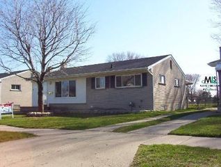 23202 Hayes Ave, Eastpointe, MI 48021