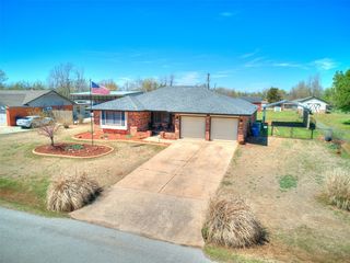 623 S  Pleasant View Dr, Mustang, OK 73064