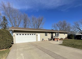 1608 Mitchell Dr, Faribault, MN 55021