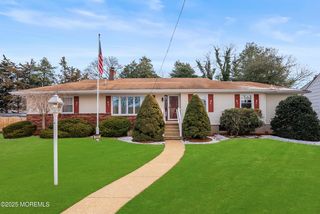 221 Belmar Ave, Oakhurst, NJ 07755