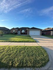 1008 E  148th St S, Glenpool, OK 74033
