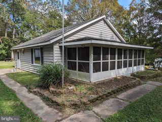11225 Arbutus Ave, Bradshaw, MD 21087