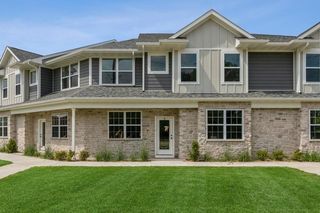 810 E  Foster Rd, Iowacity, IA 52245