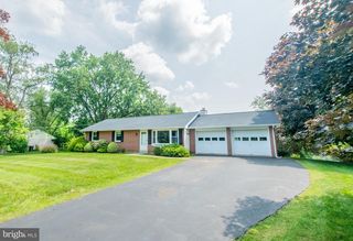 1525 Hilltop Rd, Downingtown, PA 19335