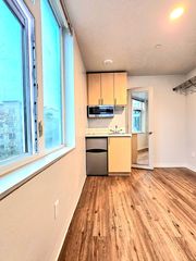 8727 Phinney Ave N #27-C402, Seattle, WA 98103