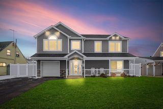122 Sunrise Lane, Levittown, NY 11756