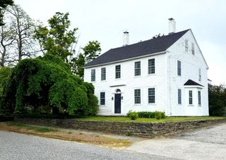 82 Petersham Rd, Hardwick, MA 01037