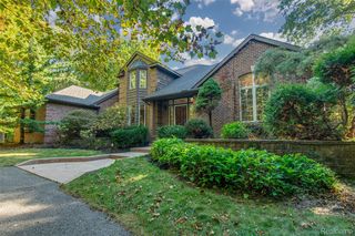 5090 Stone Oak Dr, Jackson, MI 49201