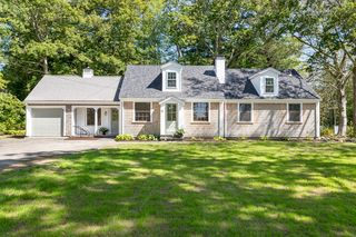 15 Neds Point Rd, Mattapoisett, MA 02739