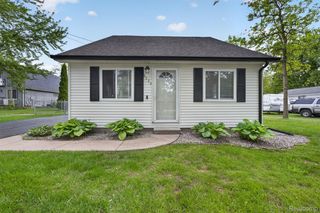 6354 Lapeer Rd, Burton, MI 48509