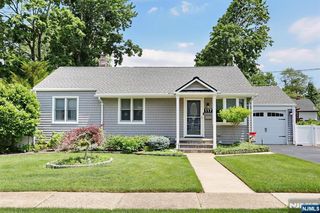 117 Roxbury Rd, Dumont, NJ 07628
