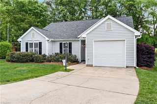 230 Salem Ridge Ct, Clemmons, NC 27012