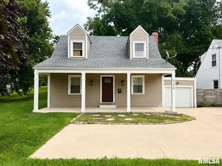 4228 N  University St, Peoria, IL 61614