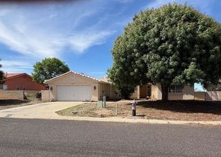 911 E  Saguaro Dr, Pearce, AZ 85625