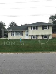 On132 Cottonwood Dr, Wheaton, IL 60187