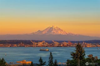 2630 W Lynn Street, Seattle, WA 98199