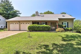 827 Country Heights Ct, Manchester, MO 63021
