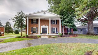 8906 Peterborough Dr, Hurstbourne, KY 40222