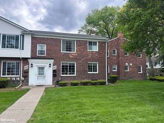 22995 Gary Ln, Saint Clair Shores, MI 48080