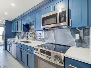 377 S Harrison St #17F, East Orange, NJ 07018