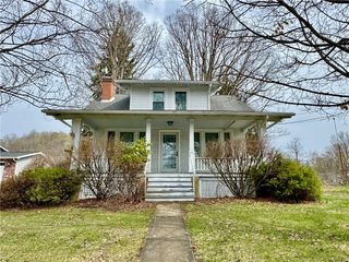 218 N  Vine St, Carmichaels, PA 15320