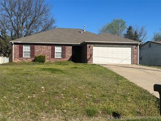 623 N  Division St, Coweta, OK 74429
