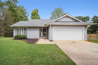 102 Luke Ct, Easley, SC 29640