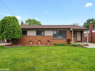 29540 Eiffel Ave, Warren, MI 48088
