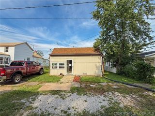 407 S  Oak St, Versailles, MO 65084