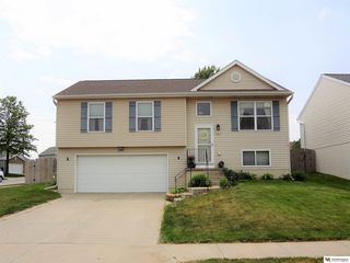 16003 Greenleaf St, Omaha, NE 68136