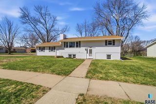5801 W  Karen Dr, Sioux Falls, SD 57106