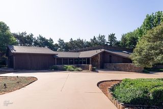 612 Cedar Ln, Frederick, OK 73542