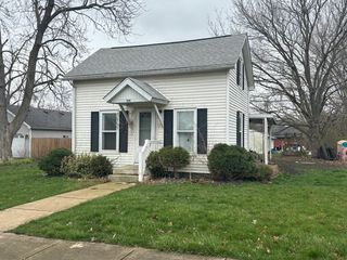 109 E  6th St, Gridley, IL 61744
