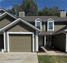 6045 NE Moonstone Dr, Lees Summit, MO 64064