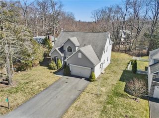 7323 Mohican Ln, Tobyhanna, PA 18466
