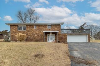 15819 Lore Mound Rd, Dubuque, IA 52002