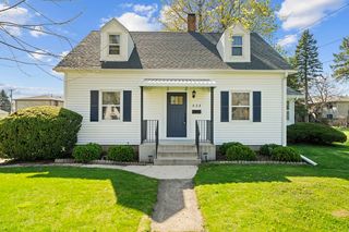 523 W  Harrison St, Belvidere, IL 61008