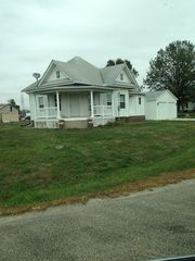 612 Church St, Cameron, IL 61423