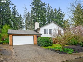 18110 Penny Ct, Gladstone, OR 97027