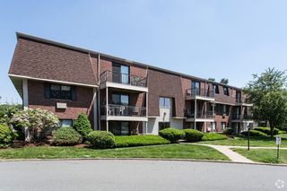 12 Pheasant Cir #102, Milford, MA 01757