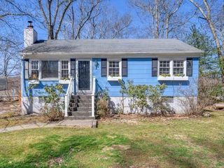 7 Madeline Dr, Ridgefield, CT 06877