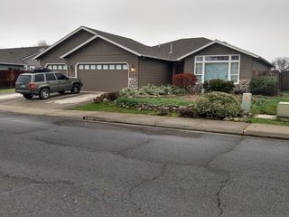 2325 Devonshire Pl, Central Pt, OR 97502