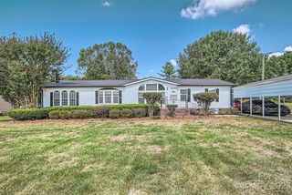 124 Sage Ln, Statesville, NC 28677