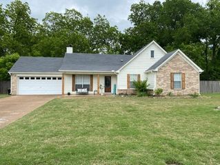 125 Village Dr, Oakland, TN 38060
