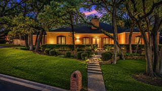 1205 Riverview Dr, Arlington, TX 76012