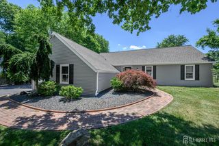 111 Corrine Dr, Pennington, NJ 08534