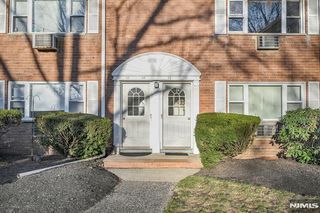 10 Manchester Ct, Wayne, NJ 07470