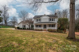 640 Deerfield Dr, Mount Holly, NC 28120