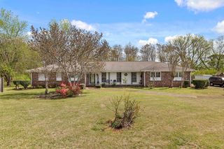 2121 Bower Dr, Florence, AL 35630