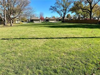 S  Aspen Dr, Raymore, MO 64083